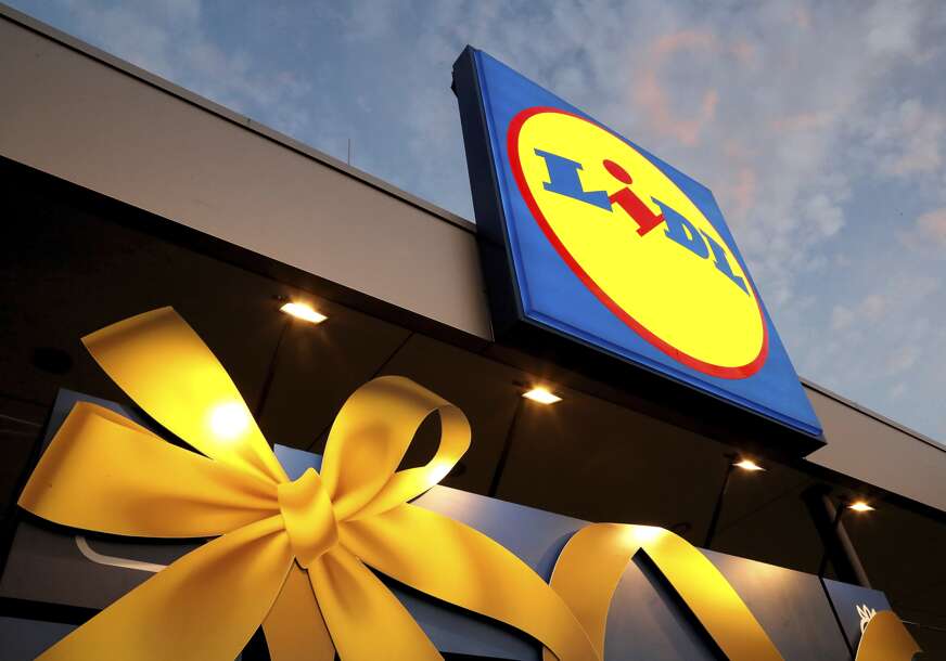 (FOTO) PRIPREME SU POČELE Ruši se objekat u Laktašima na mjestu gdje će uskoro biti Lidl