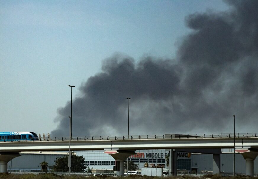 (VIDEO) TRAGEDIJA U DUBAIJU Presreli iranski projektil, krhotina pala na automobil i ubila vozača