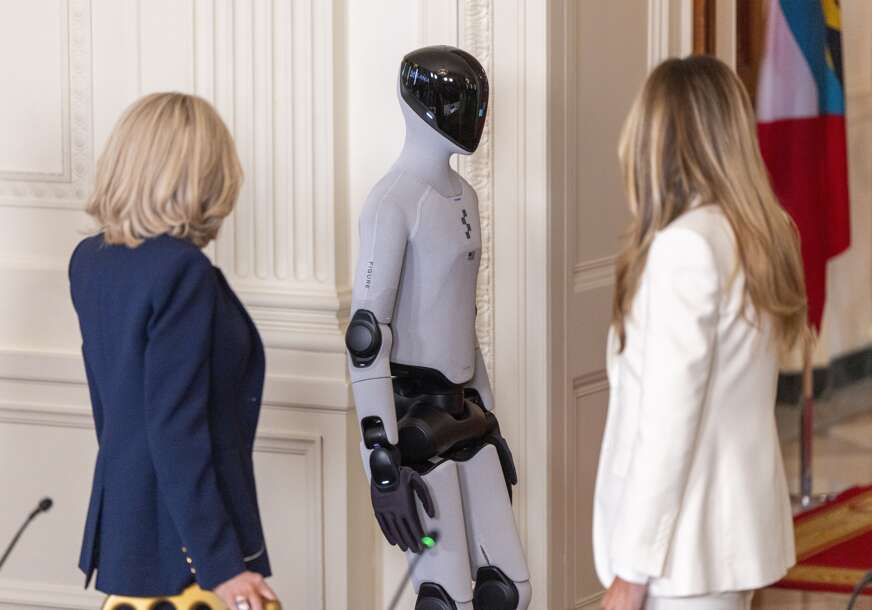 Melanija Tramp, robot