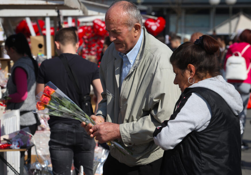 (FOTO) Muškarci kupuju cvijeće, ALI MI BISMO OVO: Pitali smo ChatGPT šta ŽENE STVARNO ŽELE za 8. mart, neki odgovori su hit