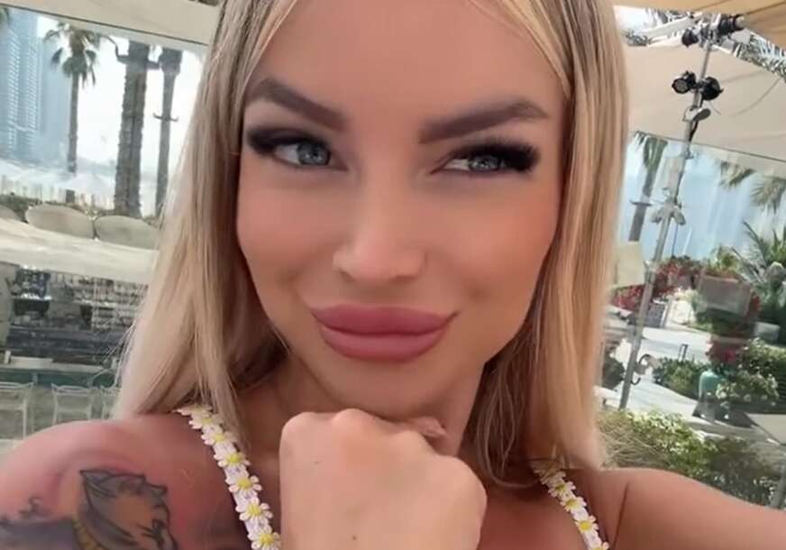 (FOTO) ŠARENI BIKINI, A OBLINE SIJEVAJU Anja Todorović se oglasila iz Dubaija, pa pokazala trenutnu atmosferu