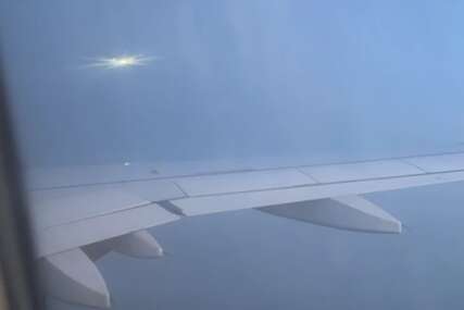 (VIDEO) "ČUO SE JEZIV PRASAK, KAO EKSPLOZIJA" Denis snimio stravičan prizor iz aviona, putnici se zaledili od straha, a onda se desilo ovo