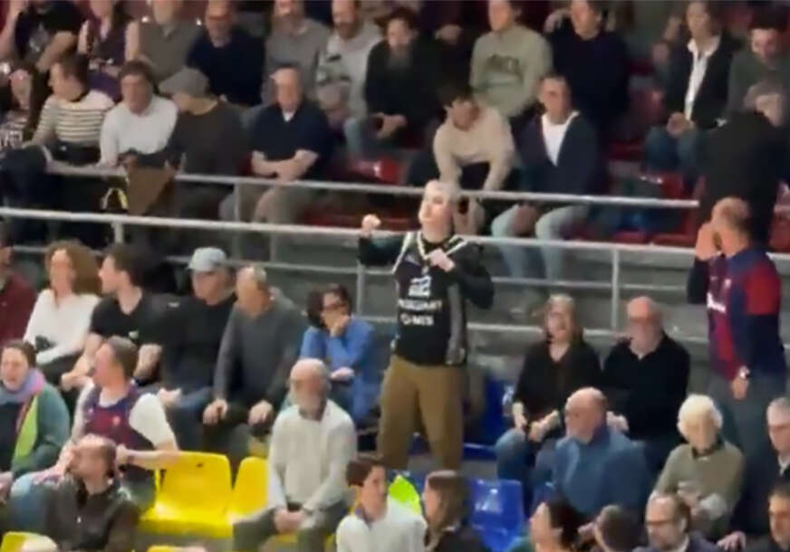 (VIDEO) Čudo u Barseloni: Navijač u dresu Partizana na utakmici Crvene zvezde