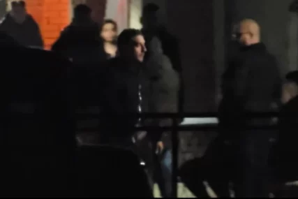 (VIDEO) Prima saučešće nakon SMRTI BRATA: Darko Lazić u crnini, jedva hoda od šoka i tuge