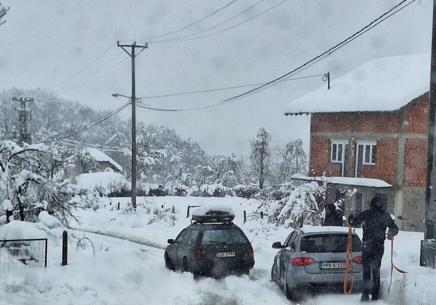 Tvrde da nadležni ignorišu probleme sa snijegom: Mještani Donjih Kola danas BLOKIRAJU PUT Banjaluka-Jajce
