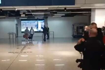 (VIDEO) Stigli prvi državljani BiH iz Emirata: Avion iz Dubaija sletio na aerodrom u Sarajevu