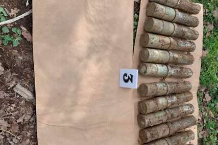 (FOTO) U pretresu pronađena minsko-eksplozivna sredstva: Uhapšen osumnjičeni za postavljanje EKSPLOZIVA u gliser u Srpcu