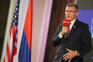 General Majkl Flin predavanje u administrativnom centru RS