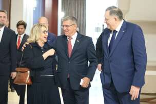 General Majkl Flin predavanje u administrativnom centru RS