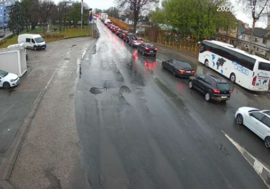 DUGE KOLONE U OBA PRAVCA Na ovim graničnim prelazima ogromne gužve na ulazu i izlazu iz BiH