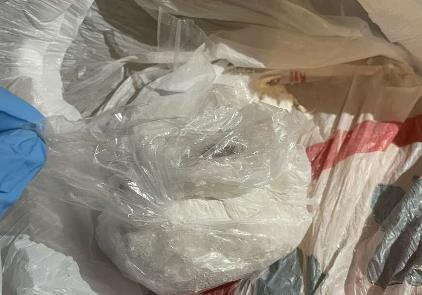 (FOTO) U akciji "Kevlar" uhapšen Banjalučanin: U pretresu zaplijenjeno oko 1,3 KILOGRAMA KOKAINA