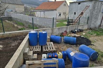 (FOTO) Oduzeto 2.000 litara goriva i cigarete: Pretresi u Gacku, Bileći i Nevesinju, UHAPŠENE 3 OSOBE