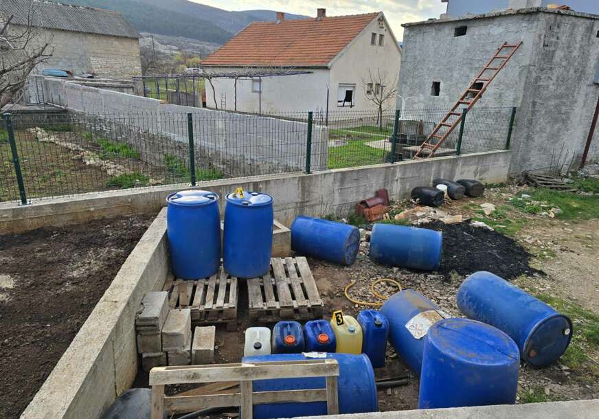 (FOTO) Oduzeto 2.000 litara goriva i cigarete: Pretresi u Gacku, Bileći i Nevesinju, UHAPŠENE 3 OSOBE