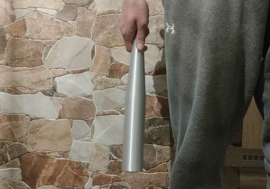 Bejzbol palica, policija, mučenje, tuča