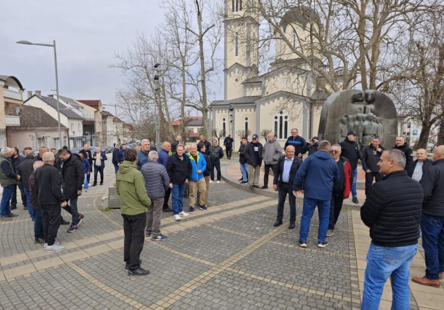 (VIDEO, FOTO) SPREMNI DA REAGUJU Za danas najavljena smotra „bojovnika“ HVO u Derventi, na licu mjesta i borci Republike Srpske