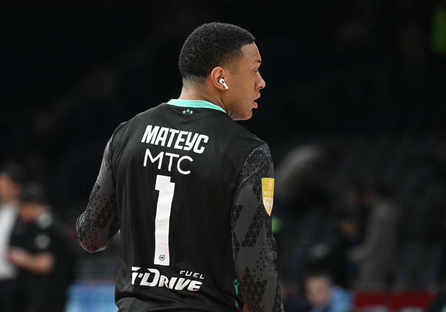 Podrška Mateusu: Jago izašao na parket u dresu fudbalera Zvezde