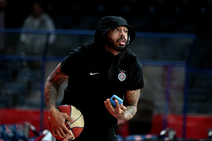 Karlik Džons tvrdi da još nije ništa potpisao