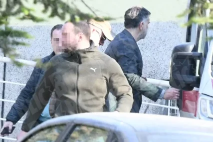 (FOTO) Prve riječi DJEČAKA UBICE kada je ušao u sudnicu: Otkriveno šta se dešavala iza zatvorenih vrata na suđenju Kecmanovićima