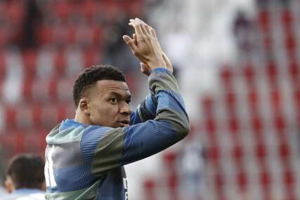 (VIDEO) "Evo zašto je Mbape neprocjenjiv" Superstar zakasnio na trening u Mančesteru, Arbeloina reakcija postala viralna
