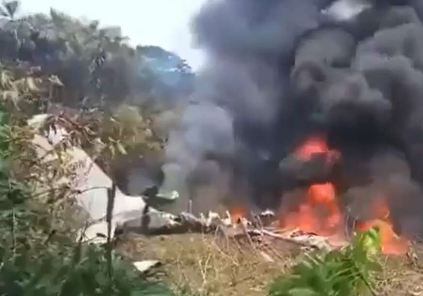 (VIDEO) "HERKULES" PAO ODMAH NAKON POLIJETANJA Katastrofa u Kolumbiji, srušio se avion sa 121 osobom, na desetine mrtvih