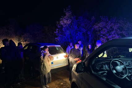(FOTO) Dron razotkrio automobil sa migrantima: Granična policija BiH spriječila krijumčarenje 9 državljana Turske i Kine