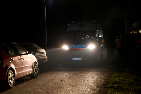 (VIDEO, FOTO) Hitna pomoć ISPRED KUĆE Darka Lazića: Potresne scene nakon tragične smrti njegovog brata