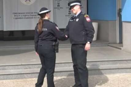 (VIDEO, FOTO) RAME UZ RAME U PLAVOJ UNIFORMI Brat i sestra iz Srpca zajedno grade policijsku karijeru