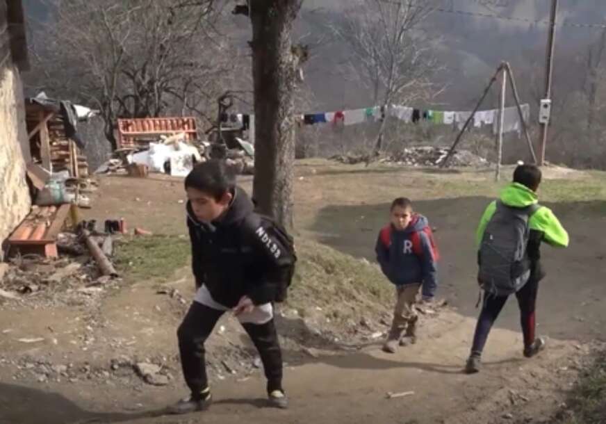 (FOTO) ANĐELI SA GOLIJE Šestoro djece svaki dan na putu do škole susreće se sa brojnim opasnostima, a njihove želje su skromne