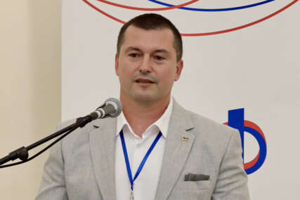 "Vrijeme je da sjednu za isti sto" Batar upozorava da opozicija mora da pokaže POLITIČKU ZRELOST i sposobnost dogovora