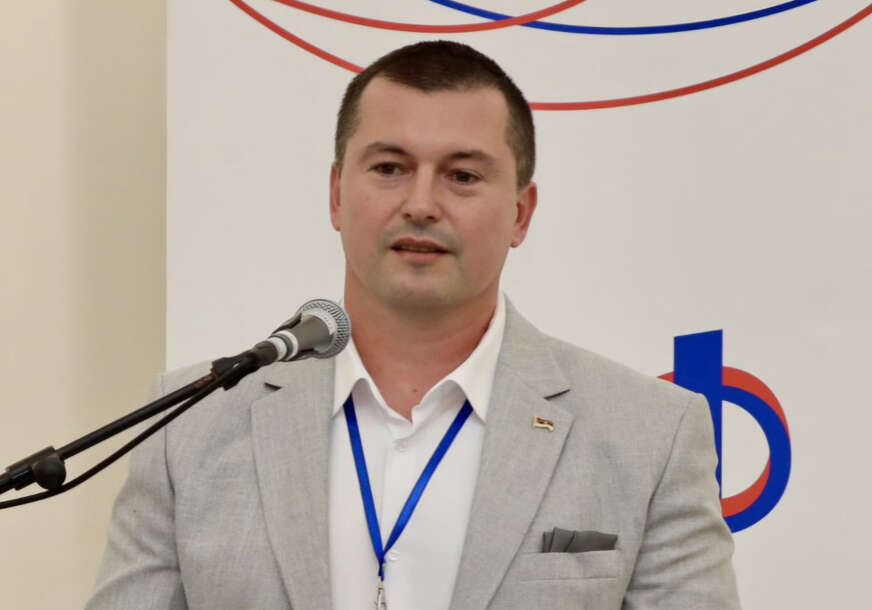 "Vrijeme je da sjednu za isti sto" Batar upozorava da opozicija mora da pokaže POLITIČKU ZRELOST i sposobnost dogovora