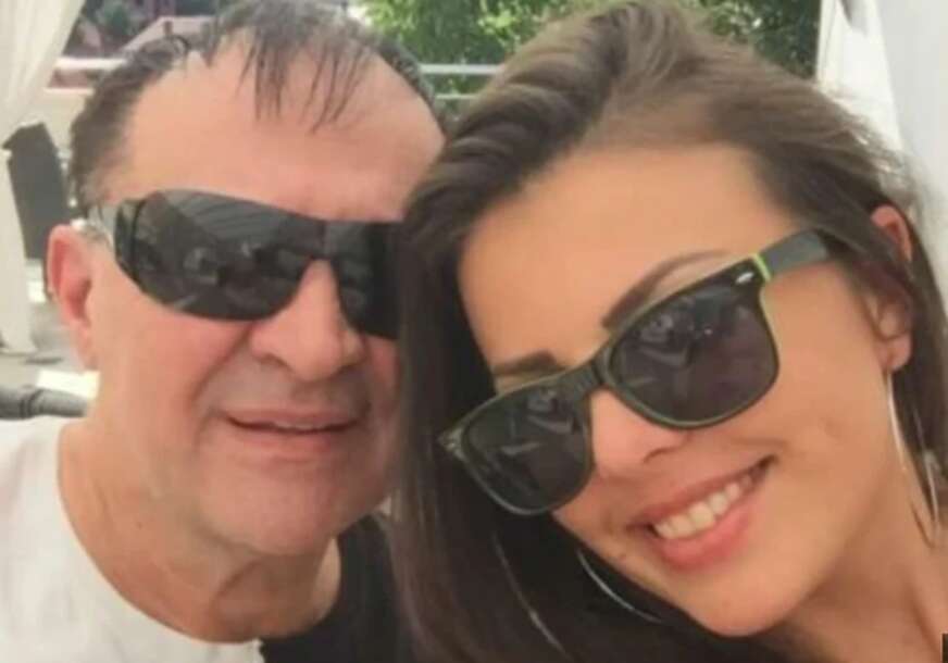 Priređivao supruzi svašta, pa se izvinjavao: Svi su brujali o AFERI Mitra Mirića sa 30 GODINA MLAĐOM pjevačicom, a onda je on otkrio istinu