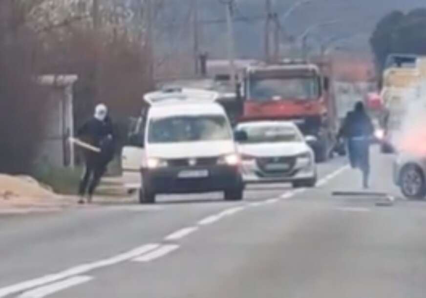 (VIDEO) Jedna osoba HOSPITALIZOVANA: Poznato u čijem je vlasništvu vozilo koje je korišteno prilikom napada u Mostaru