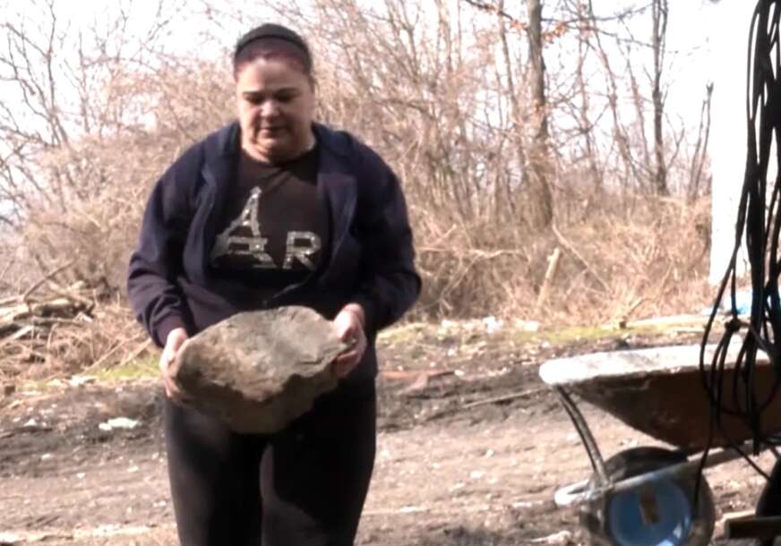 (VIDEO) U šumu po drva, pa na njivu, a kad zatreba I KOLA POPRAVLJA: Nadežda ima 4 djece i 7 unučadi, poslove ne dijeli na muške i ženske već SVE SAMA RADI