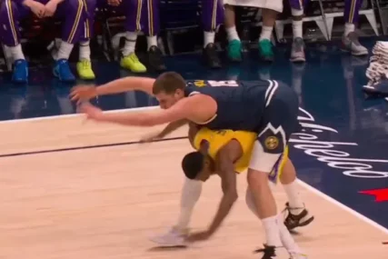 (VIDEO) Održao čas Dončiću i Lebronu: Nikola Jokić "jahao čuvare i ispisao istoriju