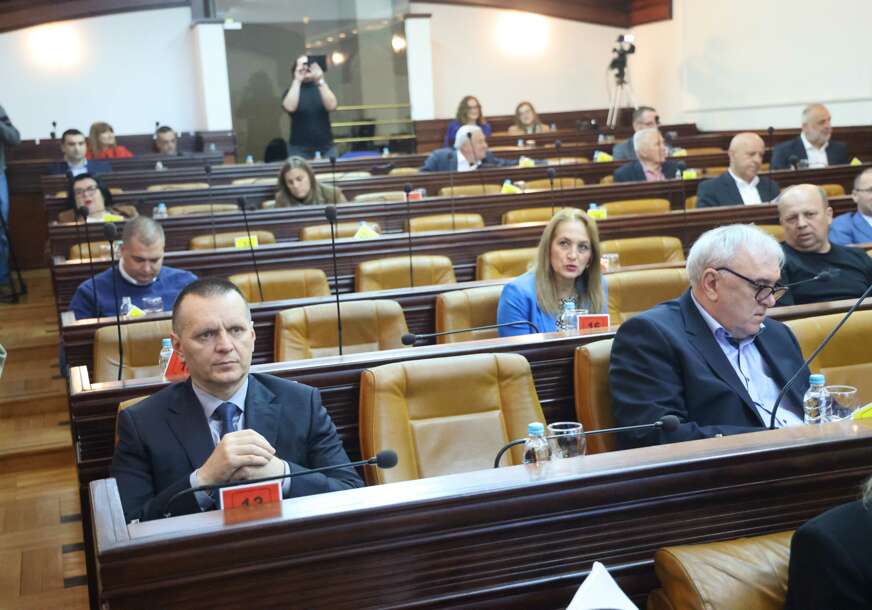 "Vratite čistoću Banjaluci koju je nekad imala" Žustra rasprava o POSKUPLJENJU ODVOZA OTPADA, prljavom gradu i manjku kontejnera