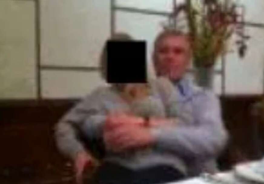 (FOTO) Isplivale nove ŠOK FOTKE bivšeg princa: Endru steže oko struka Epstajnovu žrtvu, sumnja se da se sve dogodilo ovdje