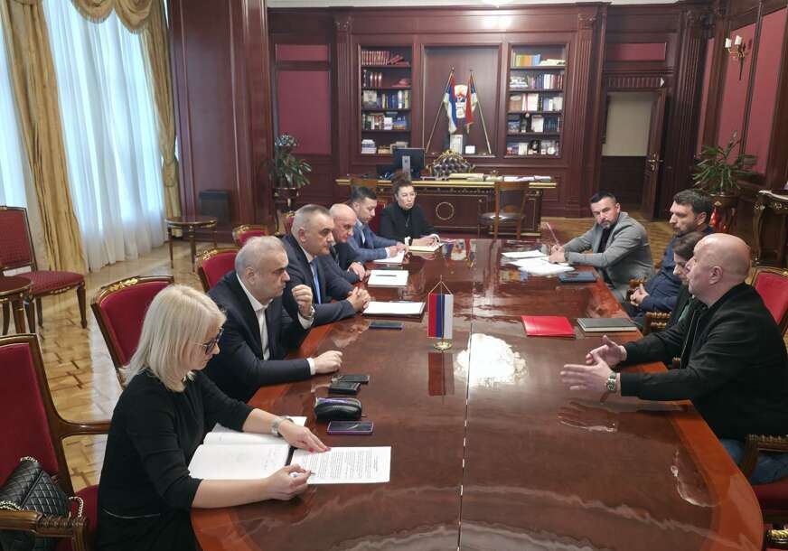 (FOTO) Minić sa sindikalcima i menadžmentom: Odluka Savjeta ministara ključna za budućnost preduzeća „Nova Ljubija“