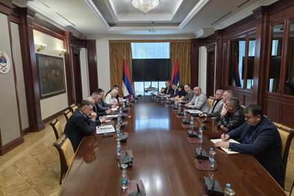 (FOTO) "Razumijem ih" Minić se SASTAO SA PREVOZNICIMA, evo šta je spreman da uradi da im pomogne