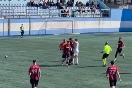 (VIDEO) Haos u Tuzli: Žestoka tuča između juniora Slobode i Borca