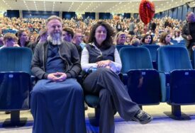 "Prvi DEJT BIO U MENZI i šetnja do groblja" Ljubavna priča oca Predraga Popovića i popadije Ivane traje decenijama, a evo gdje su se upoznali