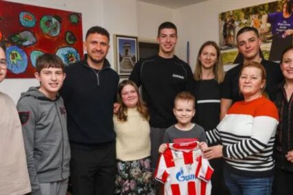 Sjajan gest Crvene zvezde: Mališani iz udruženja "Uvijek sa djecom" gosti na proslavi 81. rođendana