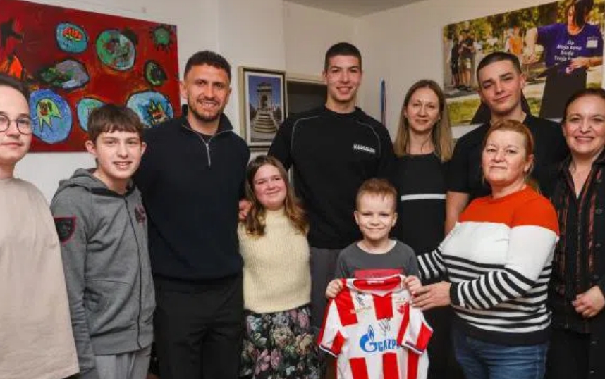 Sjajan gest Crvene zvezde: Mališani iz udruženja "Uvijek sa djecom" gosti na proslavi 81. rođendana