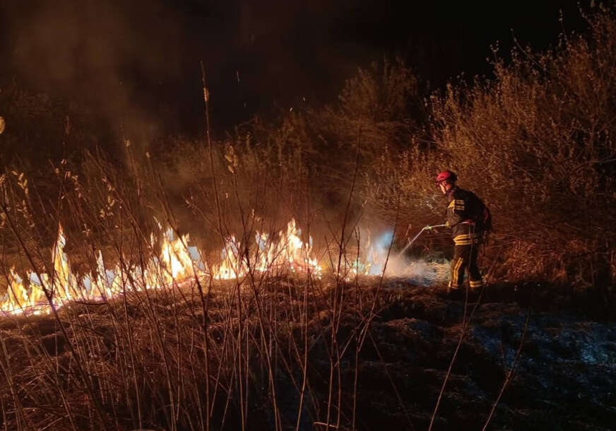 paljenje korova , požar , vatra 
