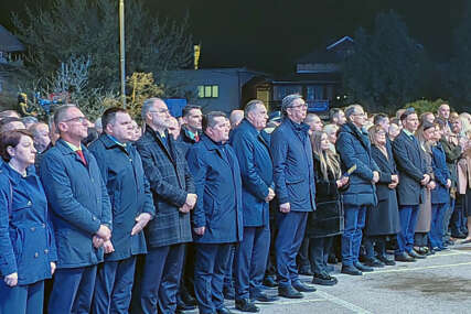 (FOTO) PRISUSTVUJU VUČIĆ I DODIK U Vranju obilježavanje Dana sjećanja na stradale u NATO agresiji 1999. godine