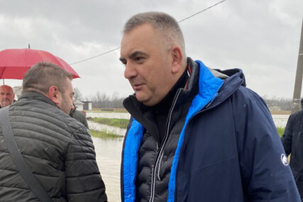 (FOTO) Savo Minić obišao Ćendiće u Pelagićevu: Provjera kanala i mjera odbrane od poplava nakon proglašenja vanredne situacije