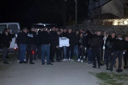 Hitna pomoć stigla u kuću Darka Lazića: Dvorištem odjekuje tužni vapaj "DRAGANE MLADOSTI"