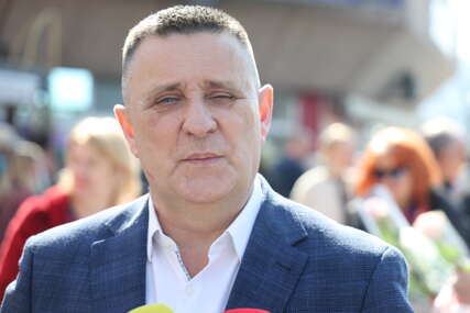 (VIDEO) „Moramo poštovati dijasporu“ Đajić postavio pitanje ZAŠTO je RTRS uklonio prilog o podjeli paketića u Bronzanom Majdanu