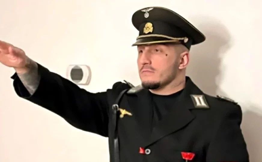 Čak je i Instagram reagovao: Reper Vuk Mob objavio fotografiju u NACISTIČKOJ UNIFORMI uz Hitlerov pozdrav