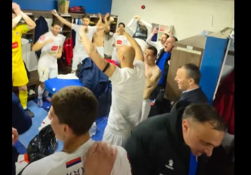 (VIDEO) Cijela ekipa i stručni štab u glas pjevaju: Ludnica u svlačionici Borca nakon velike pobjede u Sarajevu