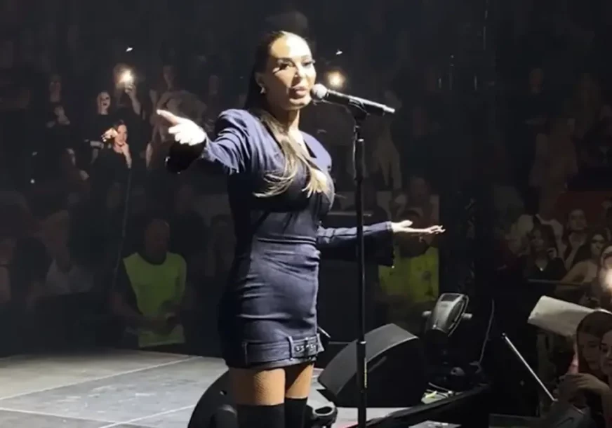 "IZVUCITE JE ODAVDE, HAJDE, BRZO" Ceca prekinula koncert u Čačku, kako bi obezbjeđenje pomoglo djevojci u publici